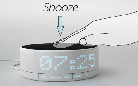 Circuito di sveglia digitale basato su microcontrollore con funzionamento