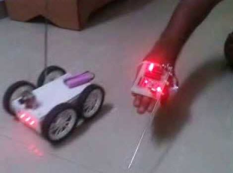 Robot de control al gesturilor bazat pe accelerometru
