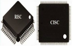 Qual é a diferença entre a arquitetura RISC e CISC