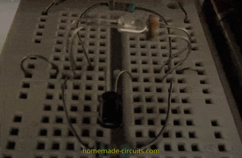 Circuito de LED piscando usando LDR e resistores